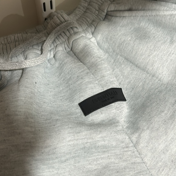 NWOT Men’s Essentials sweatpants - Picture 2 of 2